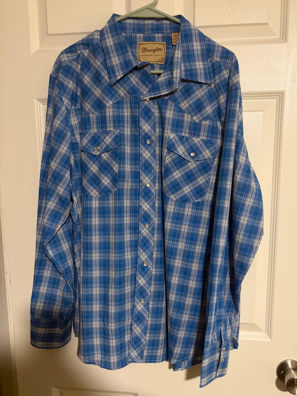 Wrangler Blue & White Plaid Button-Down Western Shirt